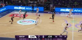 气势如虹！王俊杰底角三分命中 中国男篮开场10-0