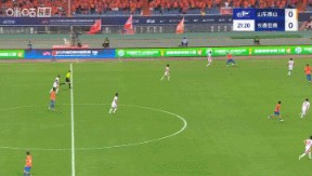 技术优势！瓦科边路1v2过人后被拉拽放倒，制造对手黄牌