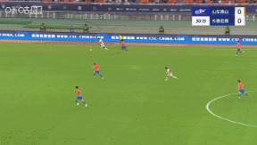 扑得漂亮！奥莫伊胡安弗小角度劲射，被于金永用脚挡出