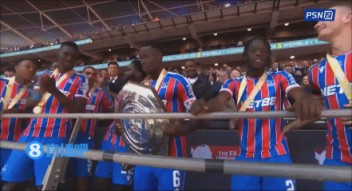 【捧杯时刻】水晶宫队史首夺社区盾！格伊率队捧起冠军奖杯